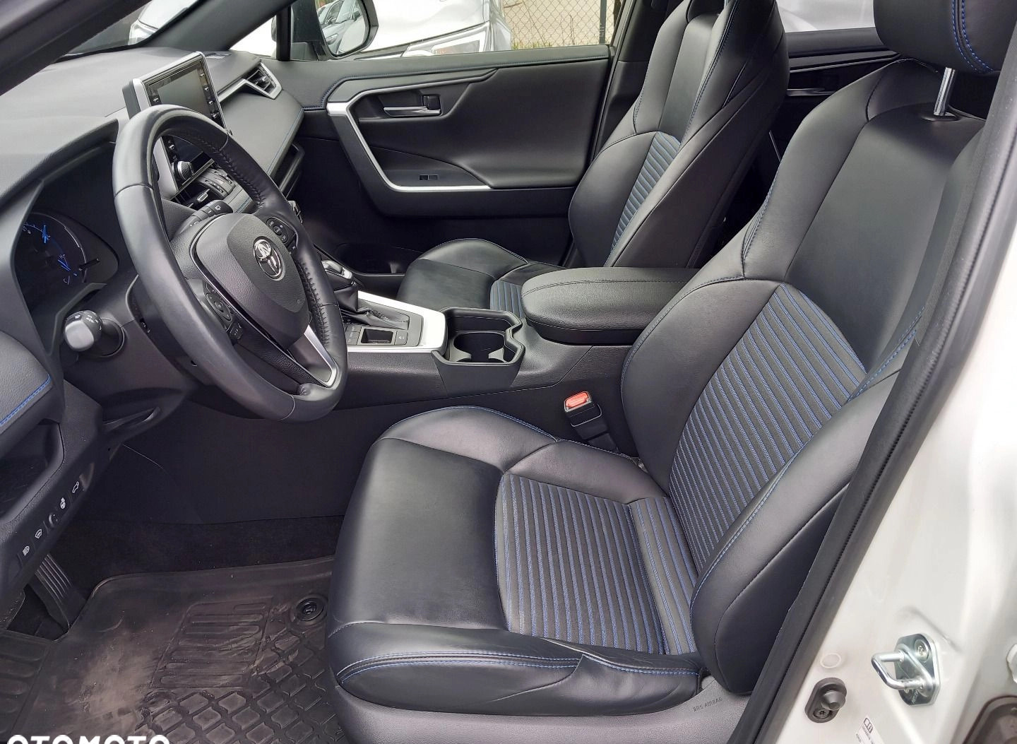 Toyota RAV4 cena 142900 przebieg: 66363, rok produkcji 2019 z Niepołomice małe 529